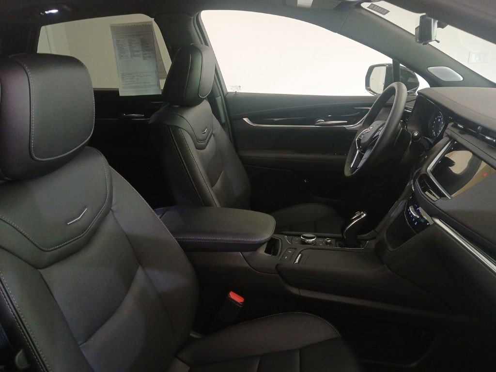 Used 2025 Cadillac XT5 Premium Luxury w/ Technology Package AWD/4WD image 13