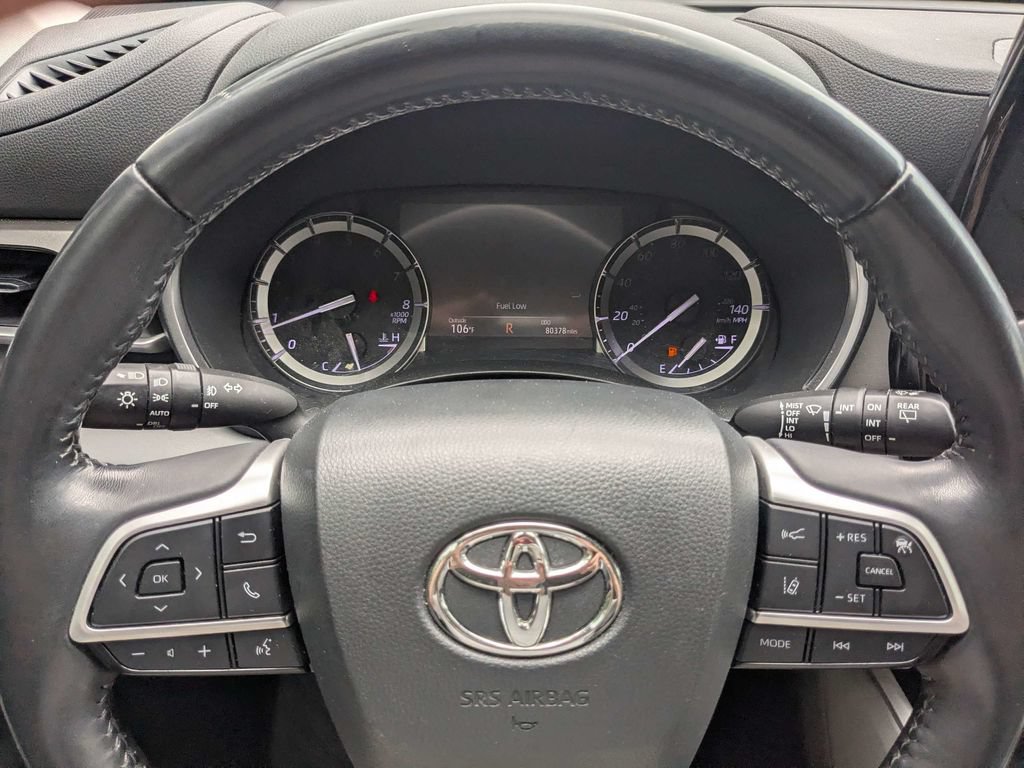 Used 2022 Toyota Highlander XLE FWD image 31
