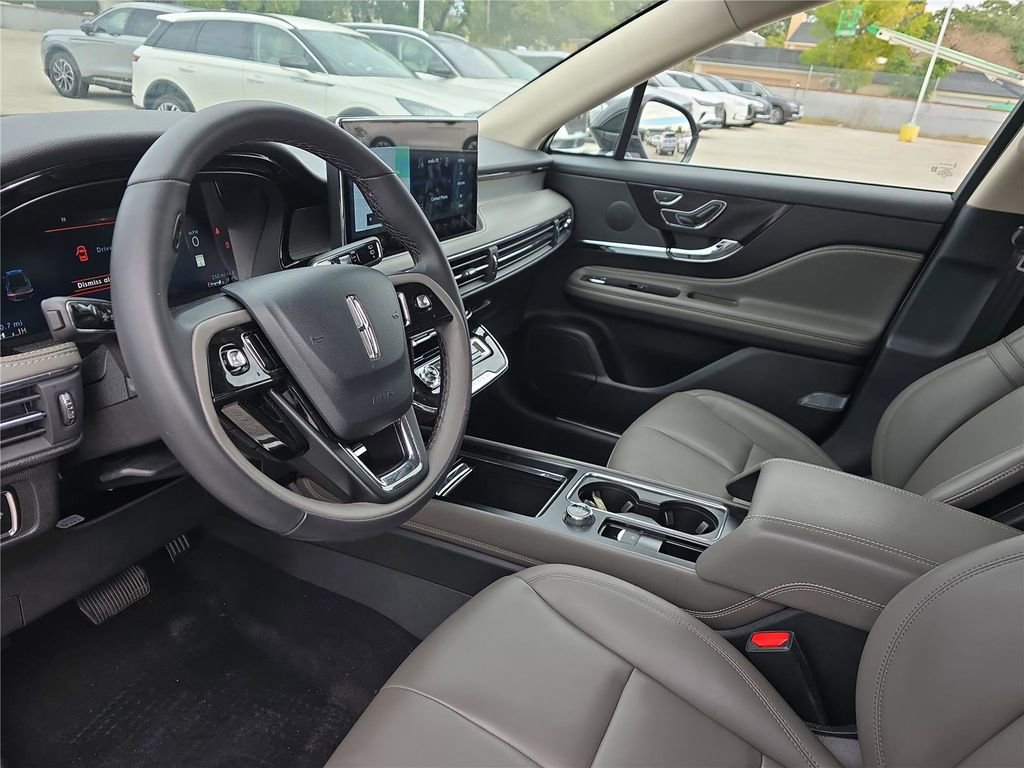 Used 2024 Lincoln Corsair FWD image 13