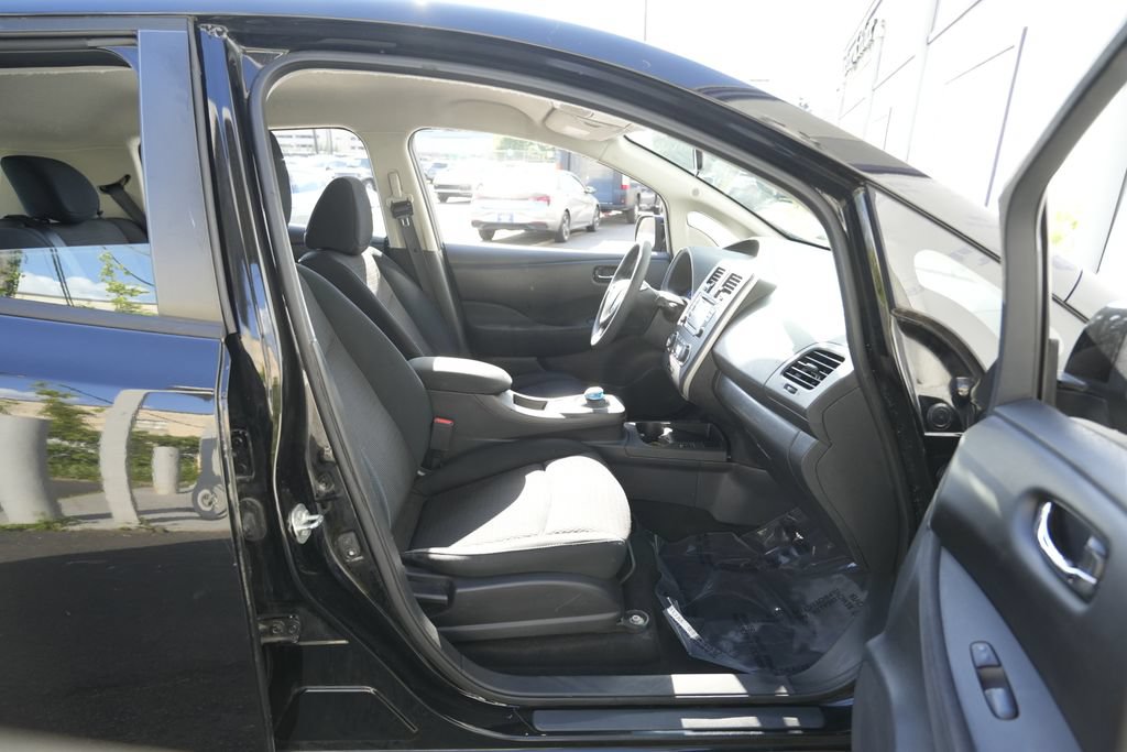 Used 2017 Nissan Leaf S w/ Charge Package FWD image 29
