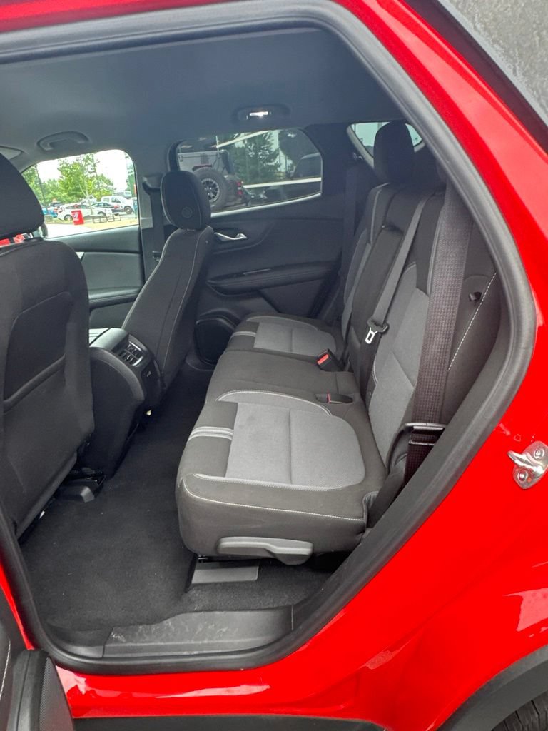 Used 2025 Chevrolet Blazer LT FWD image 9