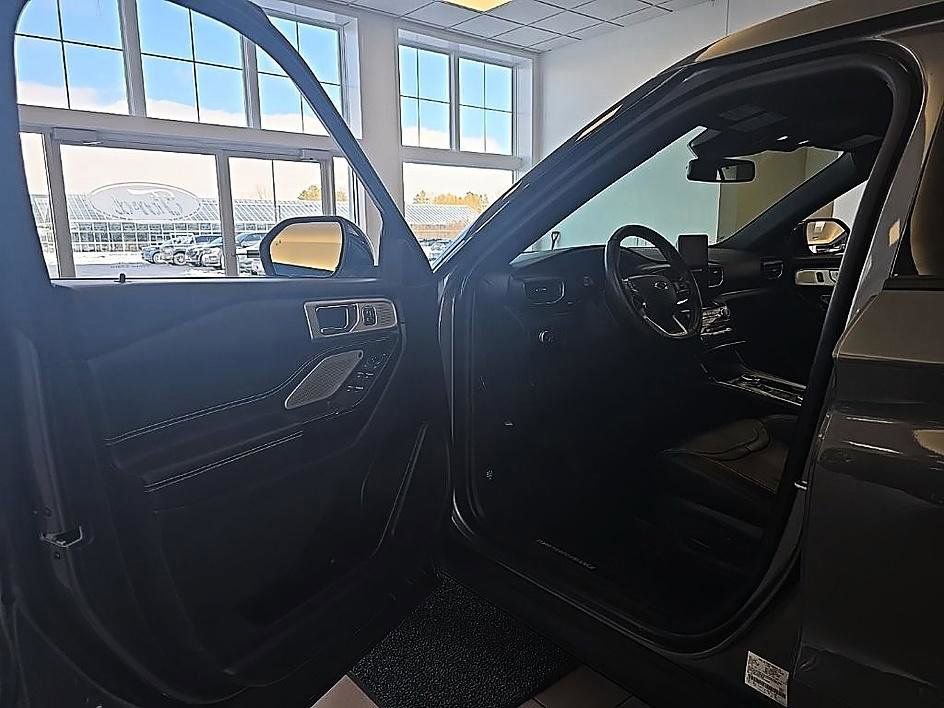 Used 2022 Ford Explorer ST w/ Equipment Group 401A image 11