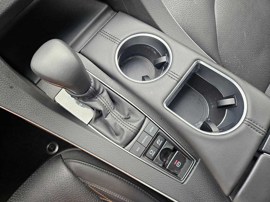 Used 2022 Toyota Avalon Limited FWD image 17