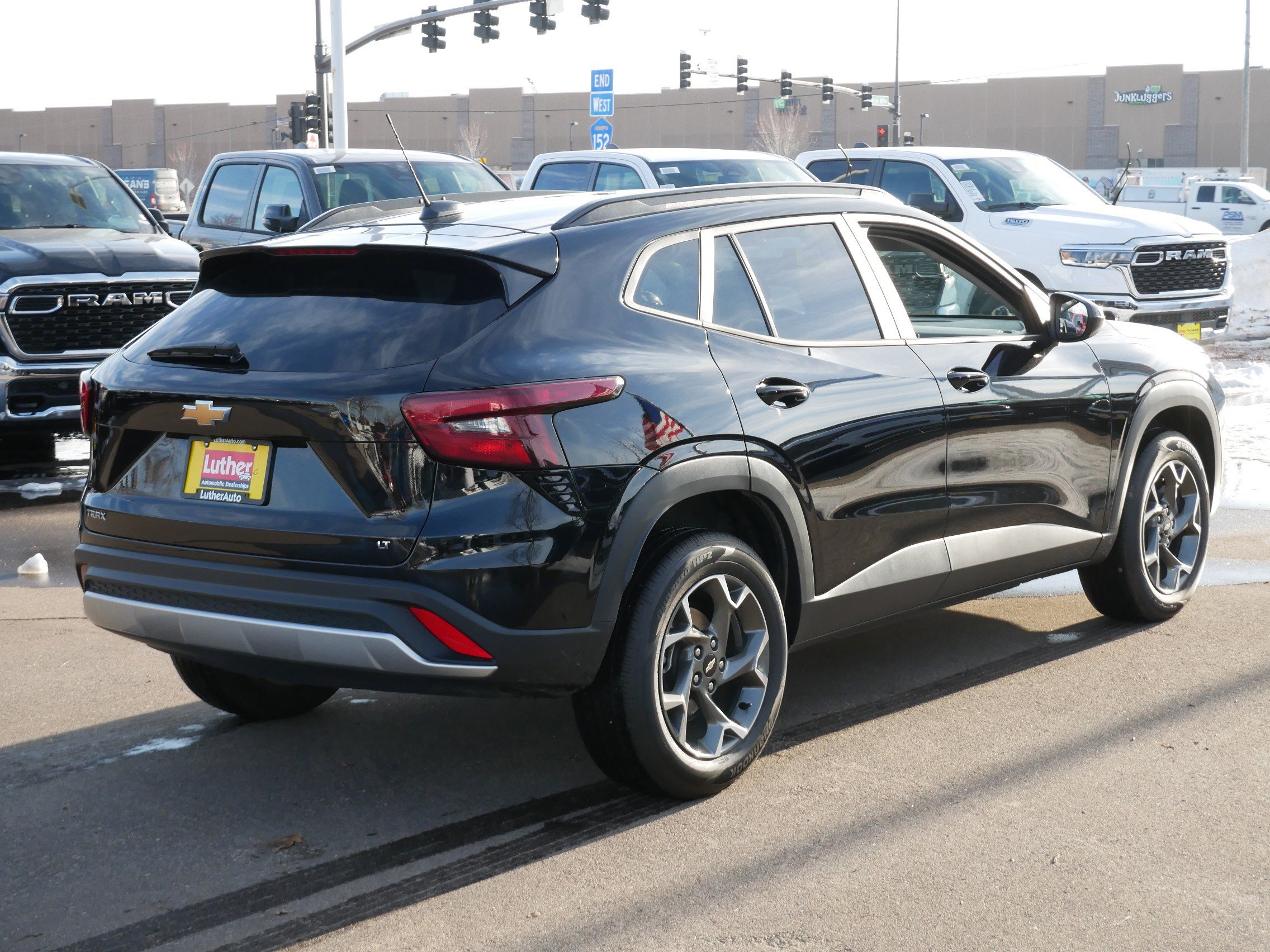 Used 2025 Chevrolet Trax LT w/ LT Convenience Package image 7
