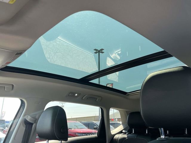 Used 2023 Volkswagen Taos SE w/ Panoramic Sunroof Package image 14