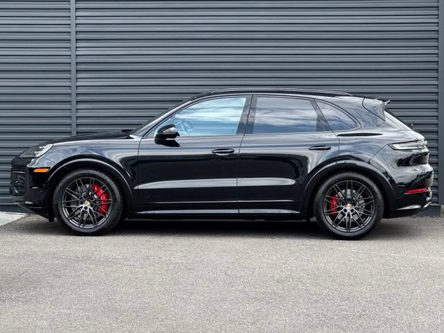 Used 2026 Porsche Cayenne GTS AWD/4WD image 2