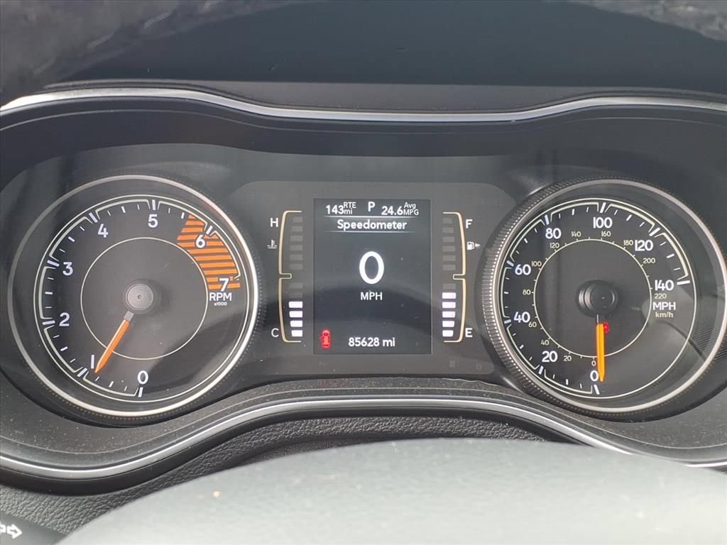 Used 2019 Jeep Cherokee Latitude Plus AWD/4WD image 8