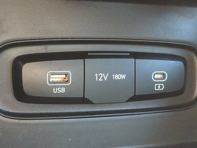 Used 2024 Hyundai Venue SEL FWD image 21