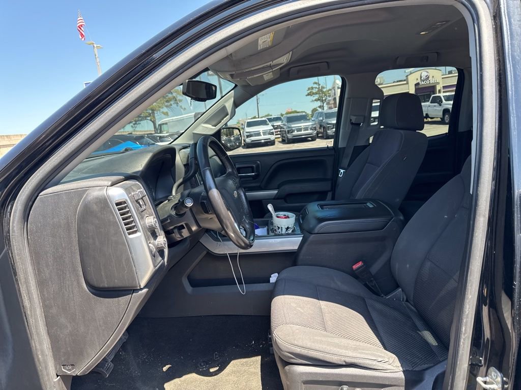 Used 2017 Chevrolet Silverado 1500 LT w/ LPO, Black Pack AWD/4WD image 4