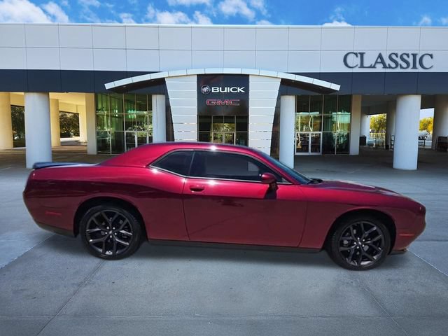 Used 2022 Dodge Challenger SXT w/ Blacktop Package RWD video 2