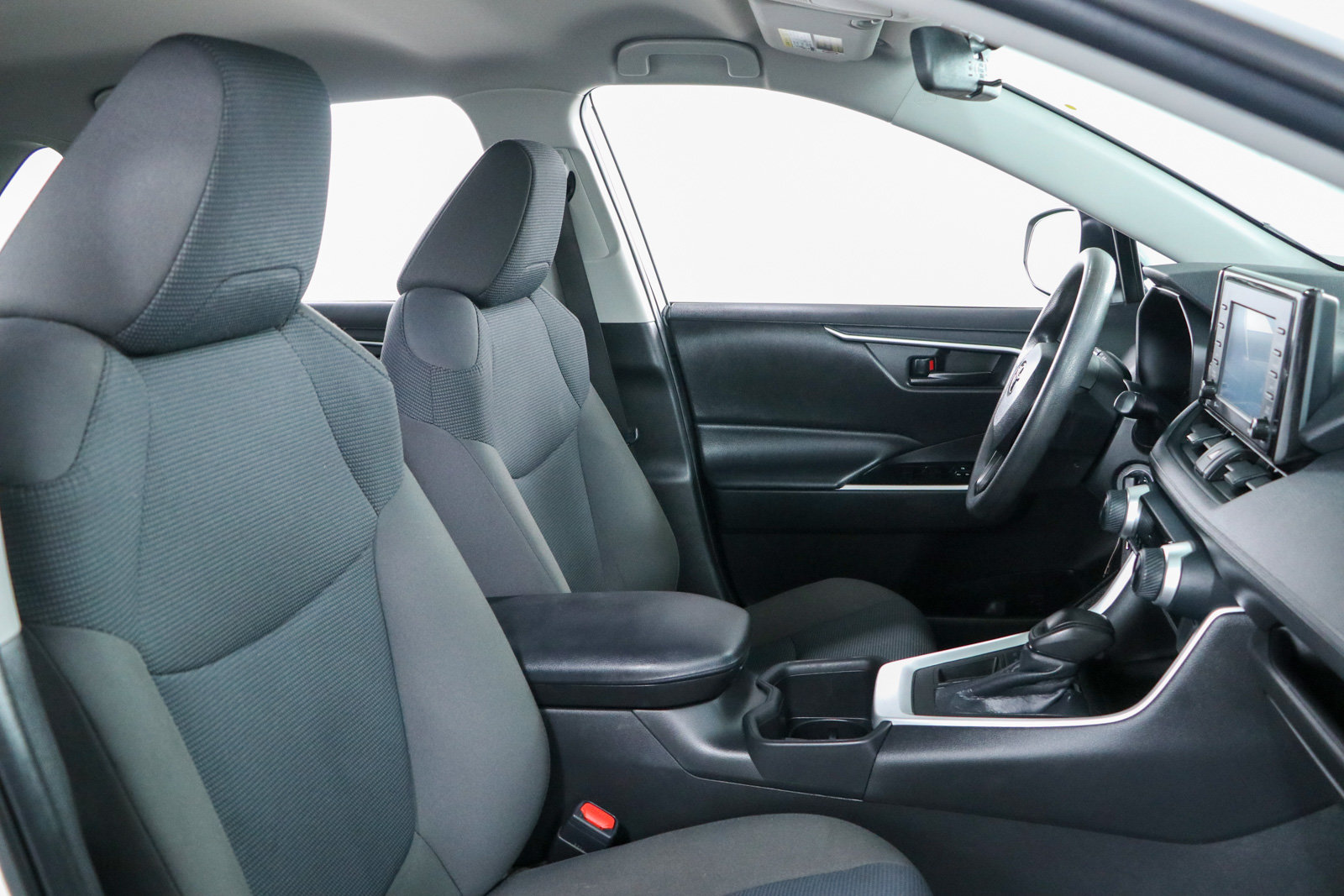 Used 2022 Toyota RAV4 LE FWD image 26