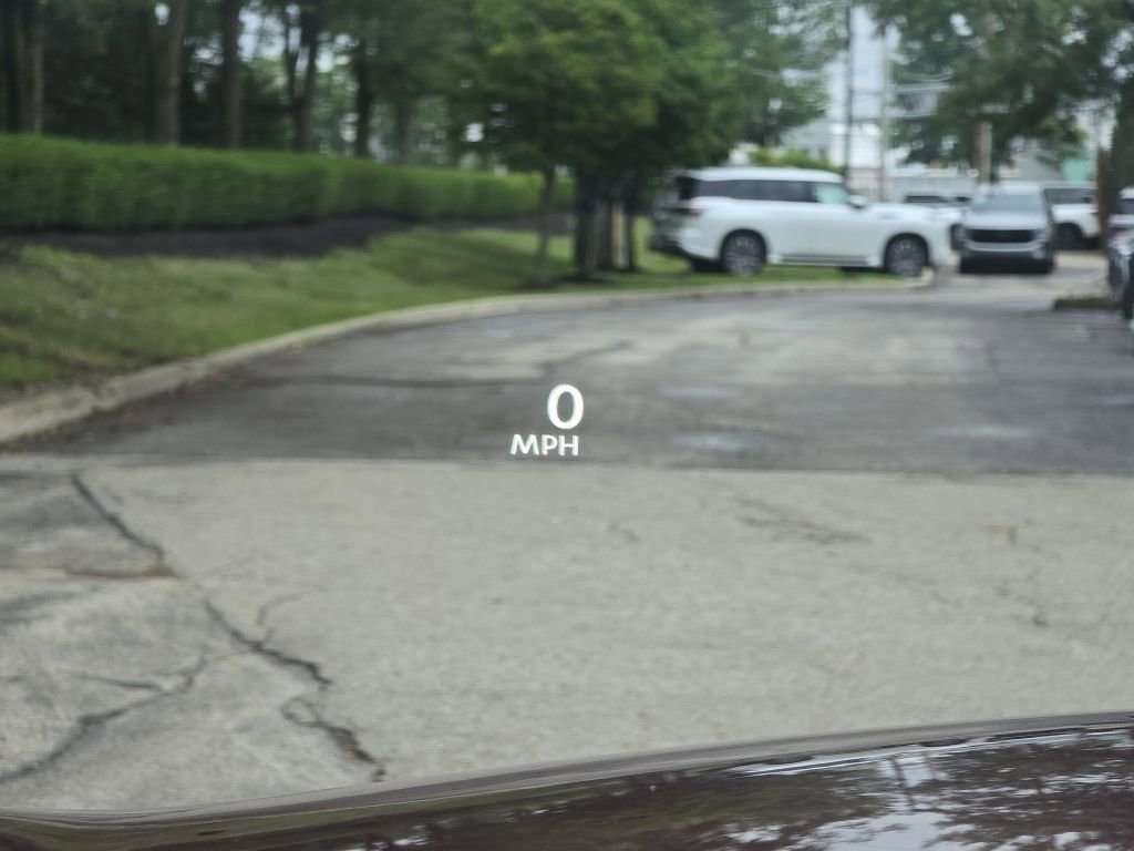 New 2025 INFINITI QX80 Luxe image 17