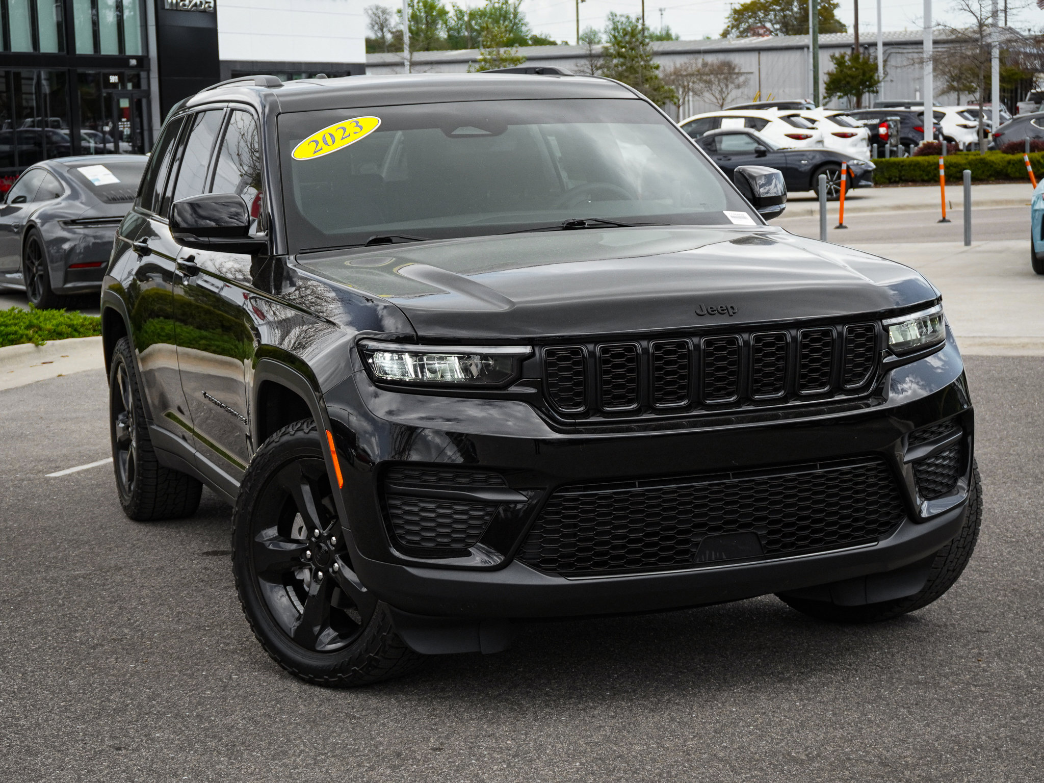 Used 2023 Jeep Grand Cherokee Altitude image 2