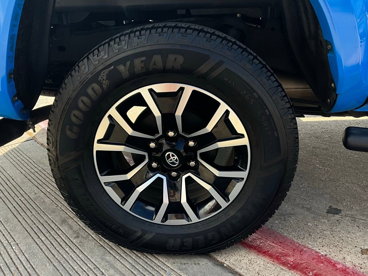 Used 2021 Toyota Tacoma TRD Sport w/ Technology Package image 9