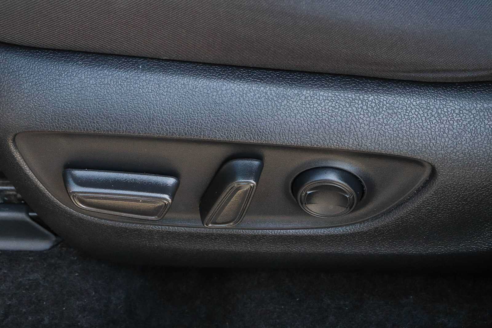 Used 2022 Toyota RAV4 XLE w/ Convenience Package FWD image 29