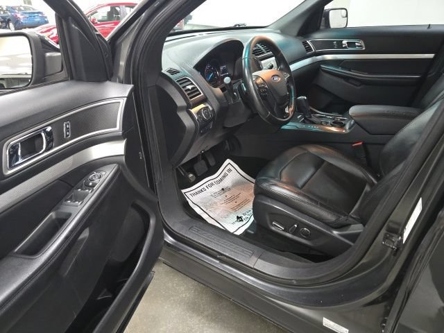 Used 2016 Ford Explorer XLT w/ Equipment Group 202A FWD image 13