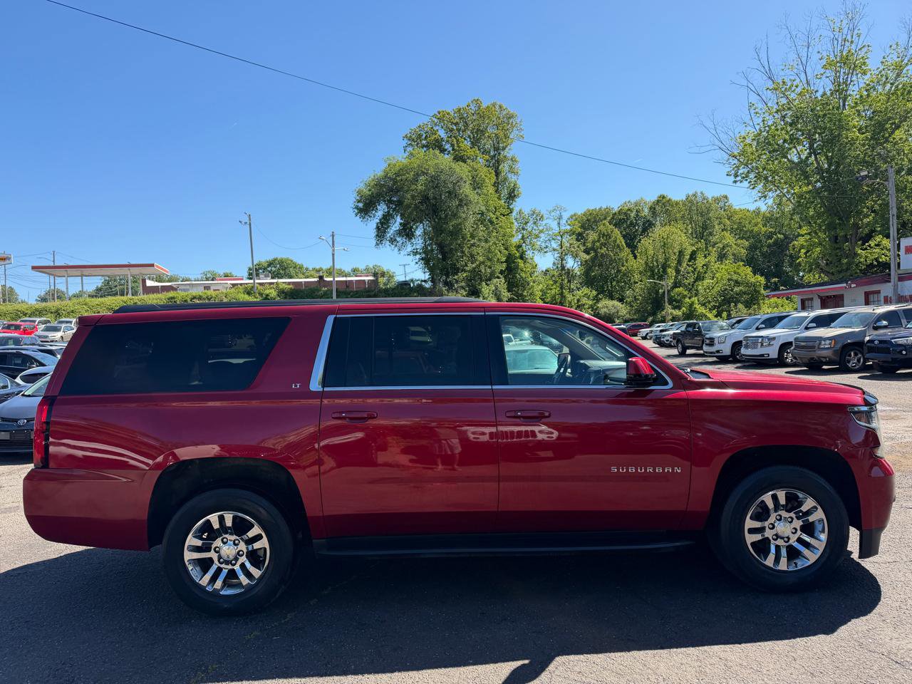 Used 2015 Chevrolet Suburban LT w/ Luxury Package AWD/4WD image 4
