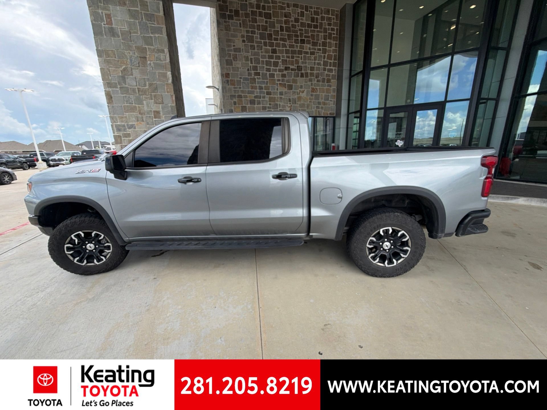Used 2024 Chevrolet Silverado 1500 ZR2 w/ Technology Package AWD/4WD image 8