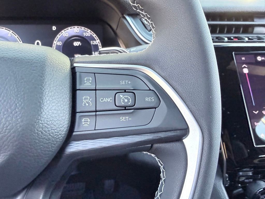 New 2025 Jeep Grand Cherokee Laredo image 12