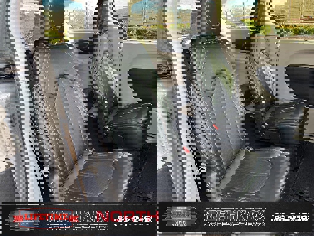 Used 2024 Chrysler Pacifica Touring-L image 22