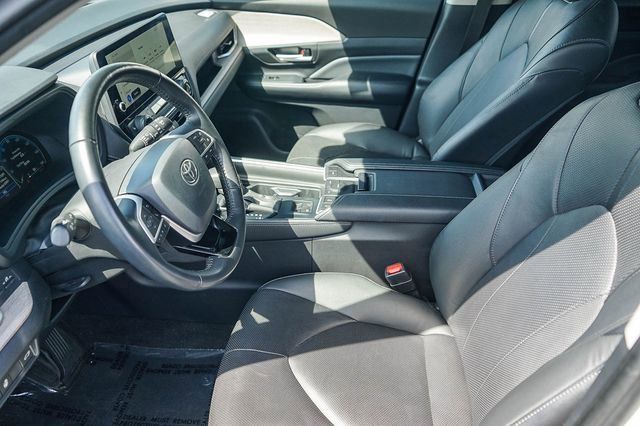 Used 2024 Toyota Grand Highlander Limited image 19