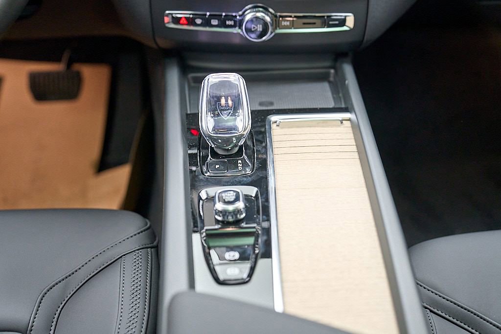 New 2026 Volvo XC60 B5 Plus w/ Climate Package AWD/4WD image 30