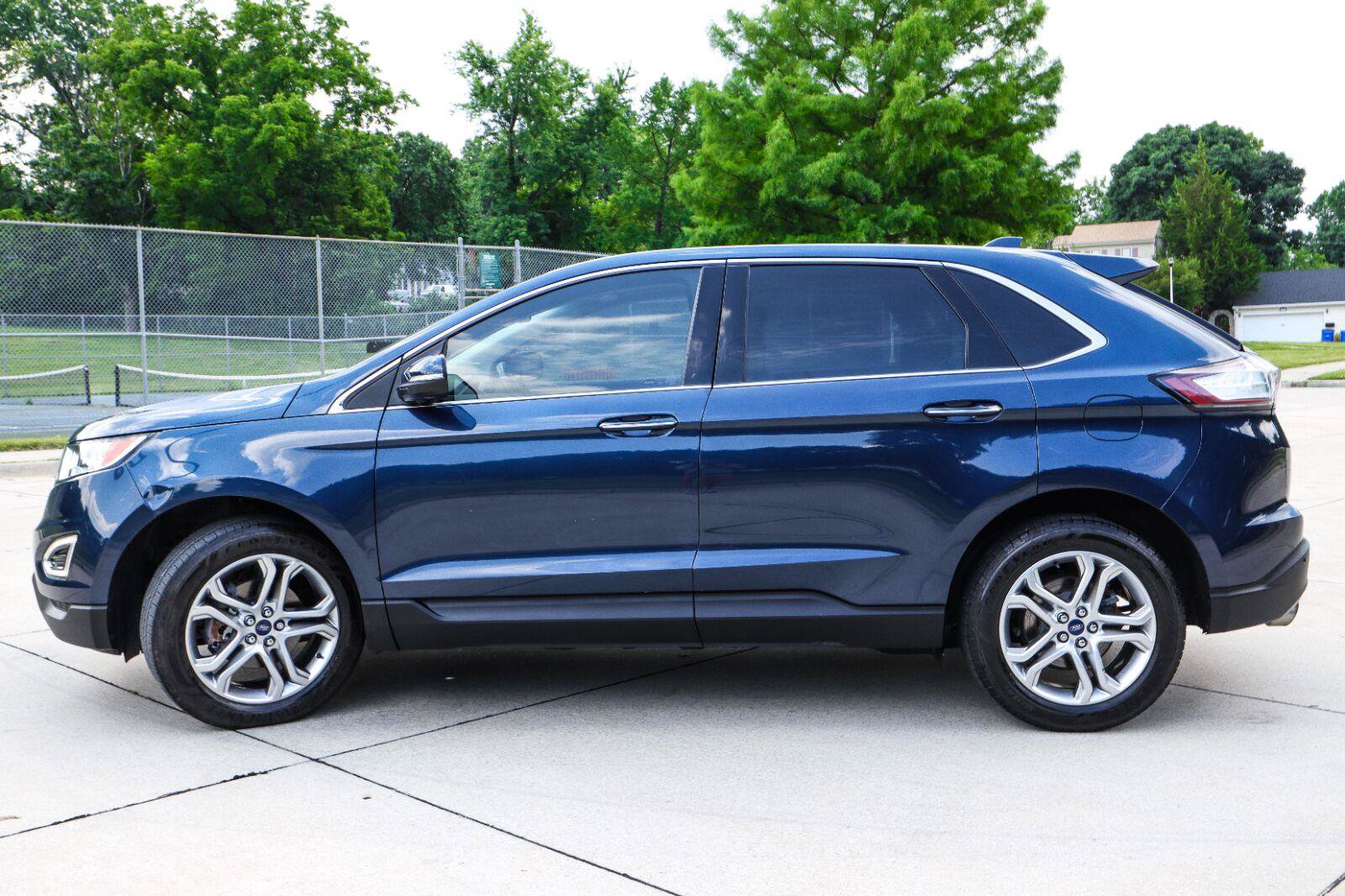Used 2017 Ford Edge Titanium w/ Equipment Group 301A FWD image 4