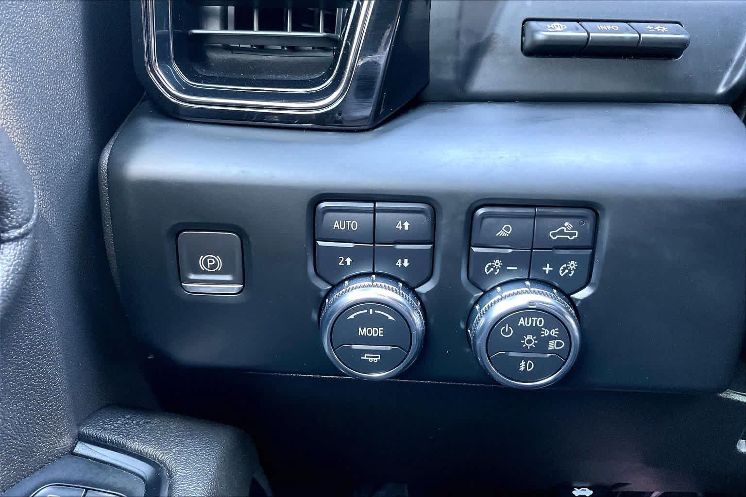 Used 2024 GMC Sierra 2500 AT4 w/ AT4 Premium Plus Package AWD/4WD image 34