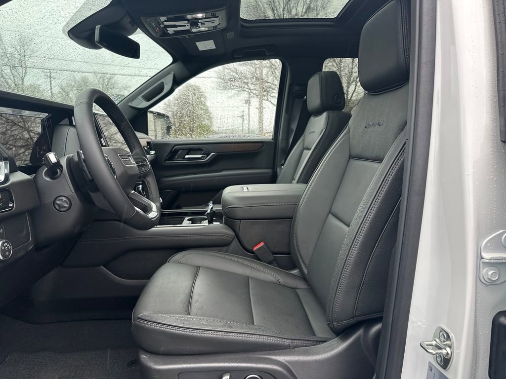 Used 2026 GMC Yukon Denali w/ Sun & Power Step Package AWD/4WD image 9