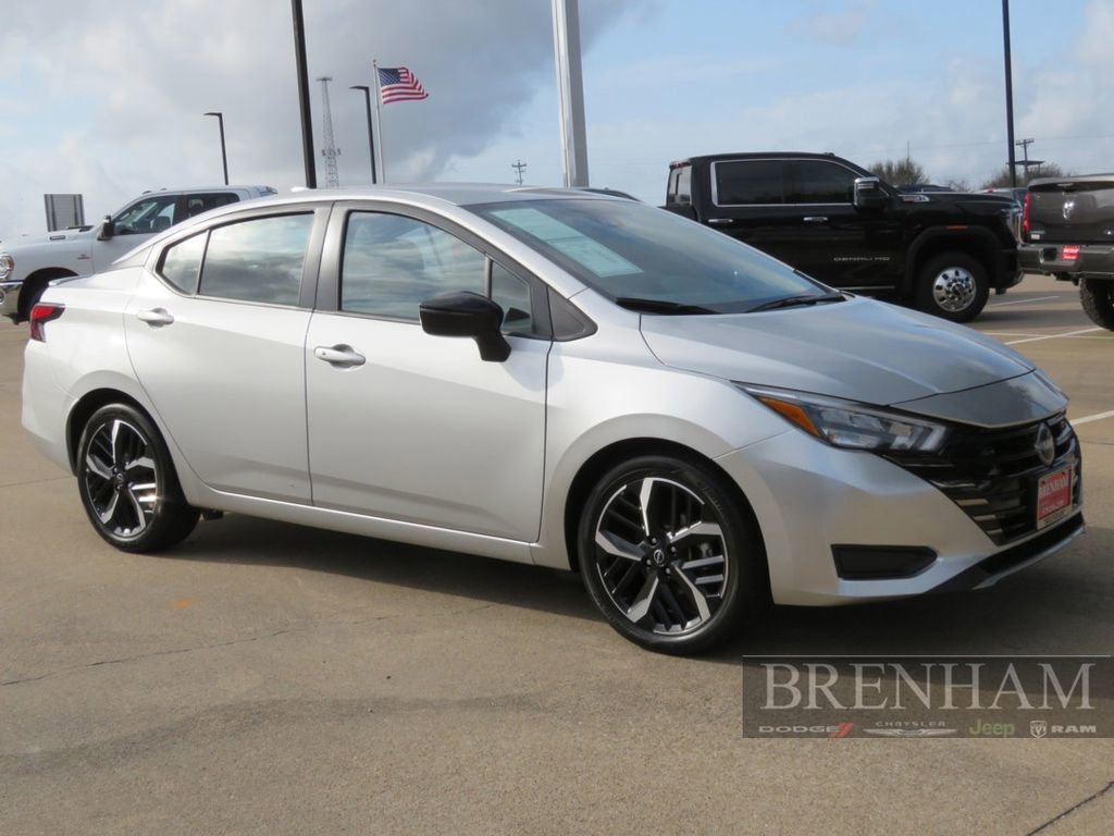 Used 2024 Nissan Versa SR image 8