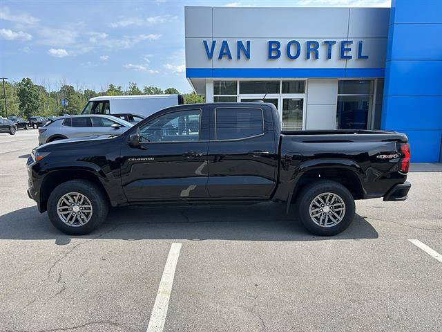 Certified 2024 Chevrolet Colorado LT w/ LT Convenience Package II AWD/4WD image 2