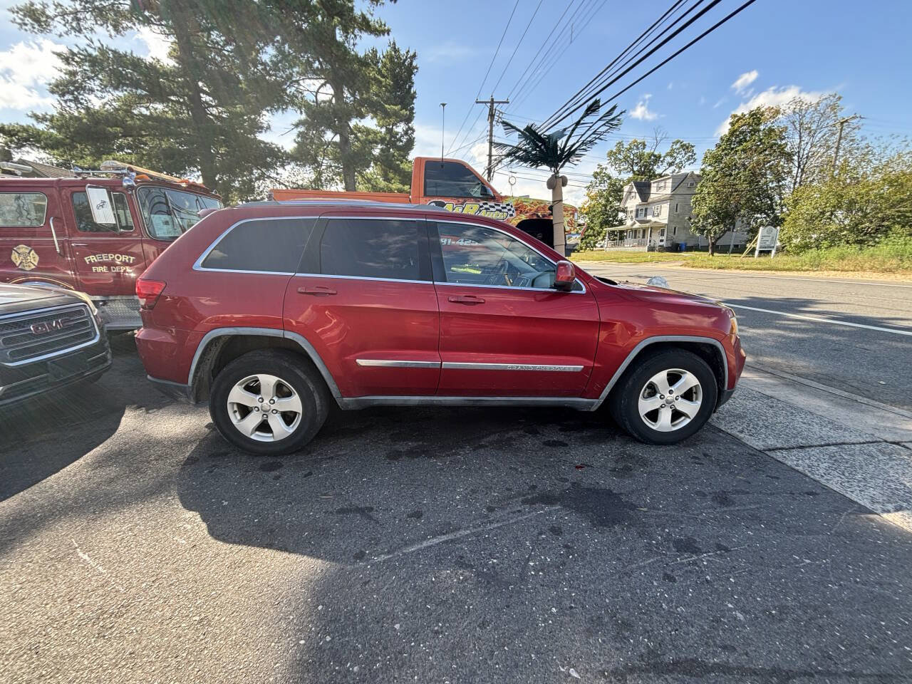 Used 2011 Jeep Grand Cherokee Laredo image 3