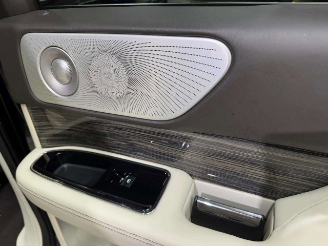 Used 2020 Lincoln Navigator L Black Label w/ Cargo Convenience Package image 57