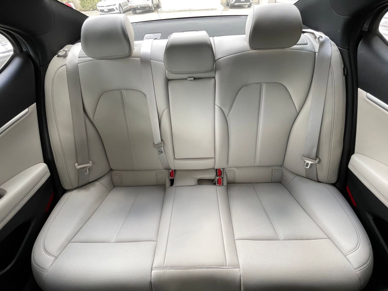 Used 2025 Genesis G70 2.5T image 38