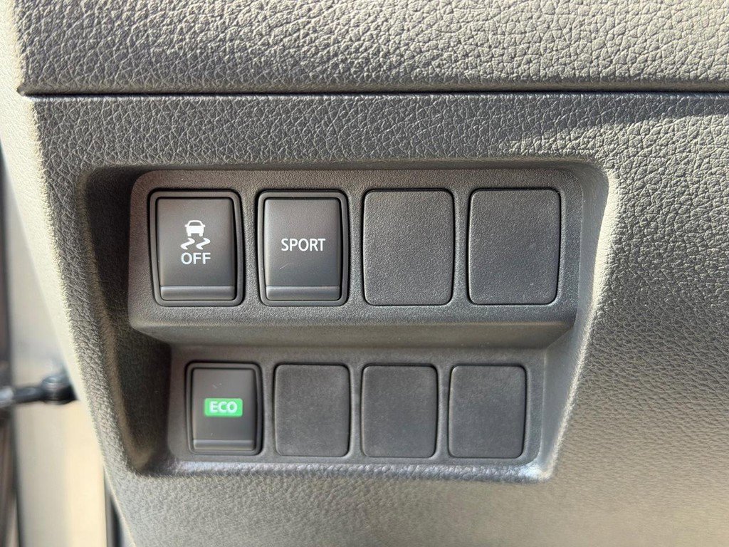 Used 2016 Nissan Rogue SV image 32