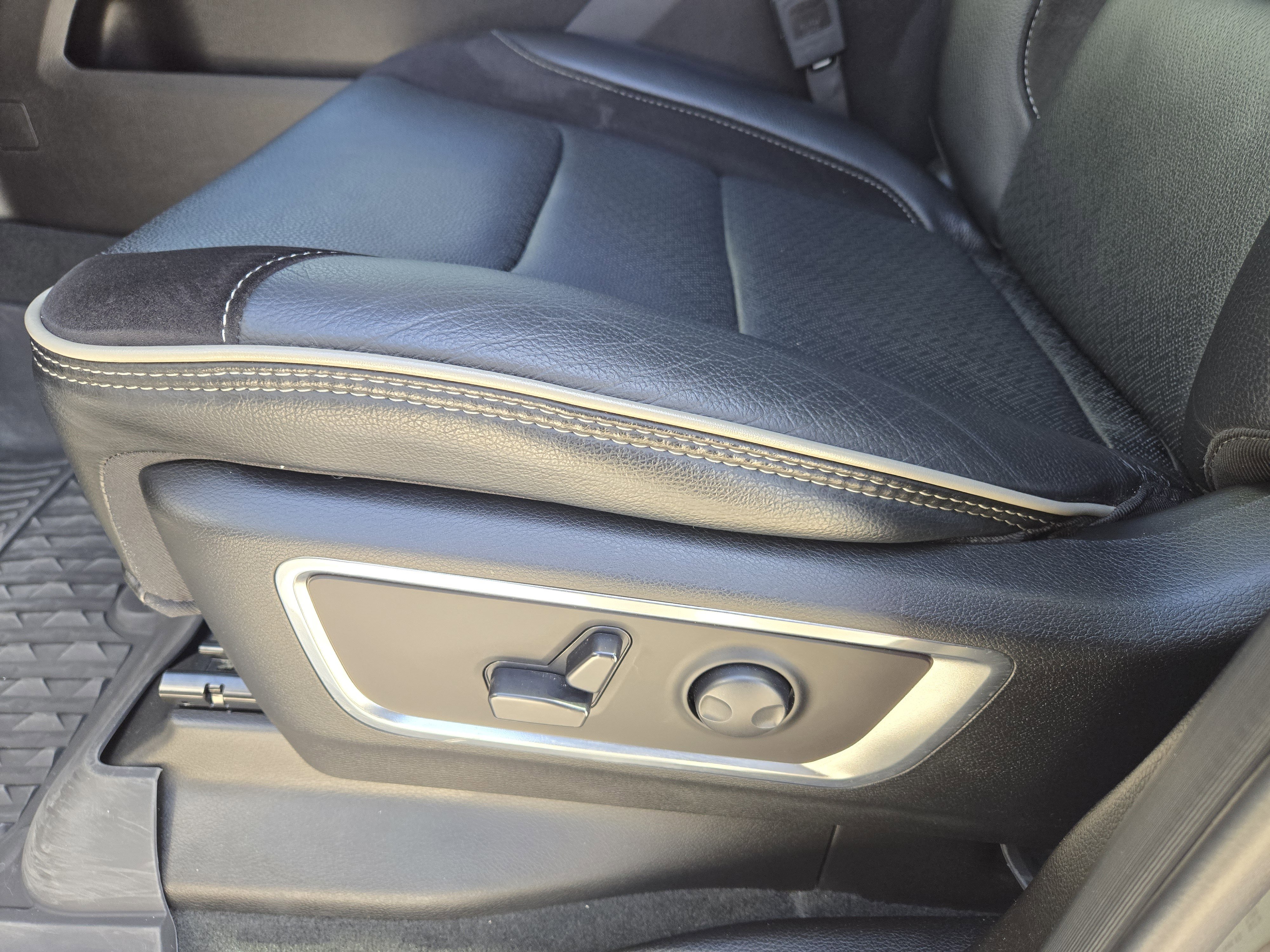 Used 2024 RAM 1500 Laramie image 27