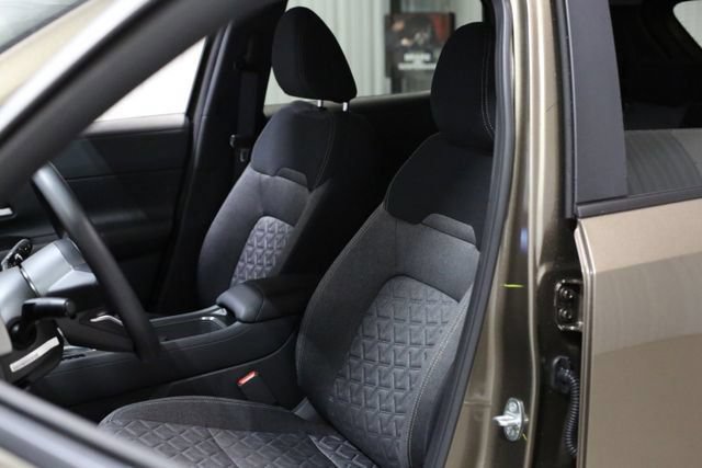 New 2026 Nissan Kicks SV w/ SV Premium Package AWD/4WD image 9