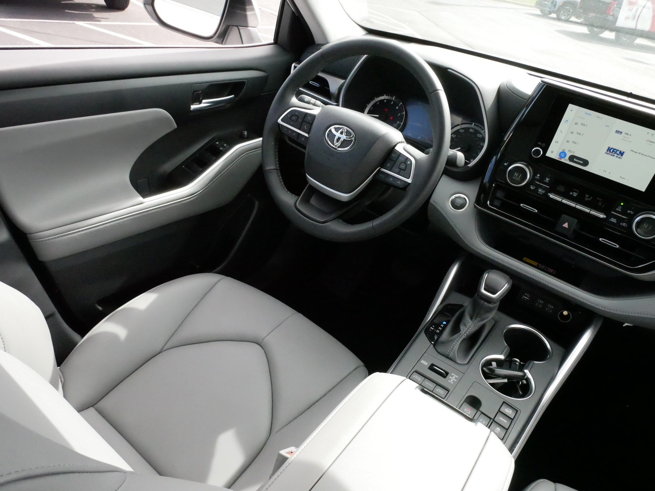 Certified 2026 Toyota Highlander XLE AWD/4WD image 9