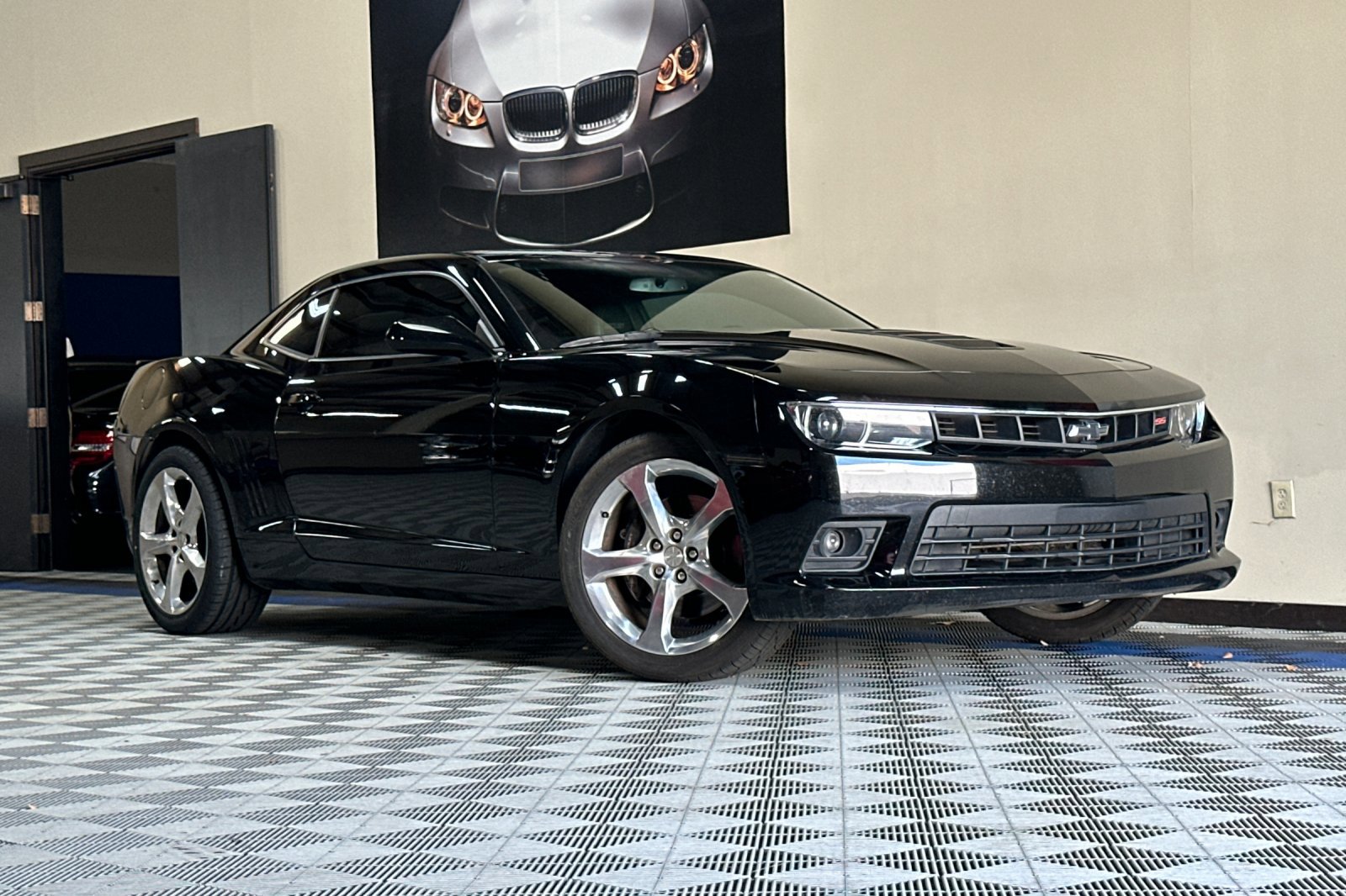 Used 2015 Chevrolet Camaro SS image 2