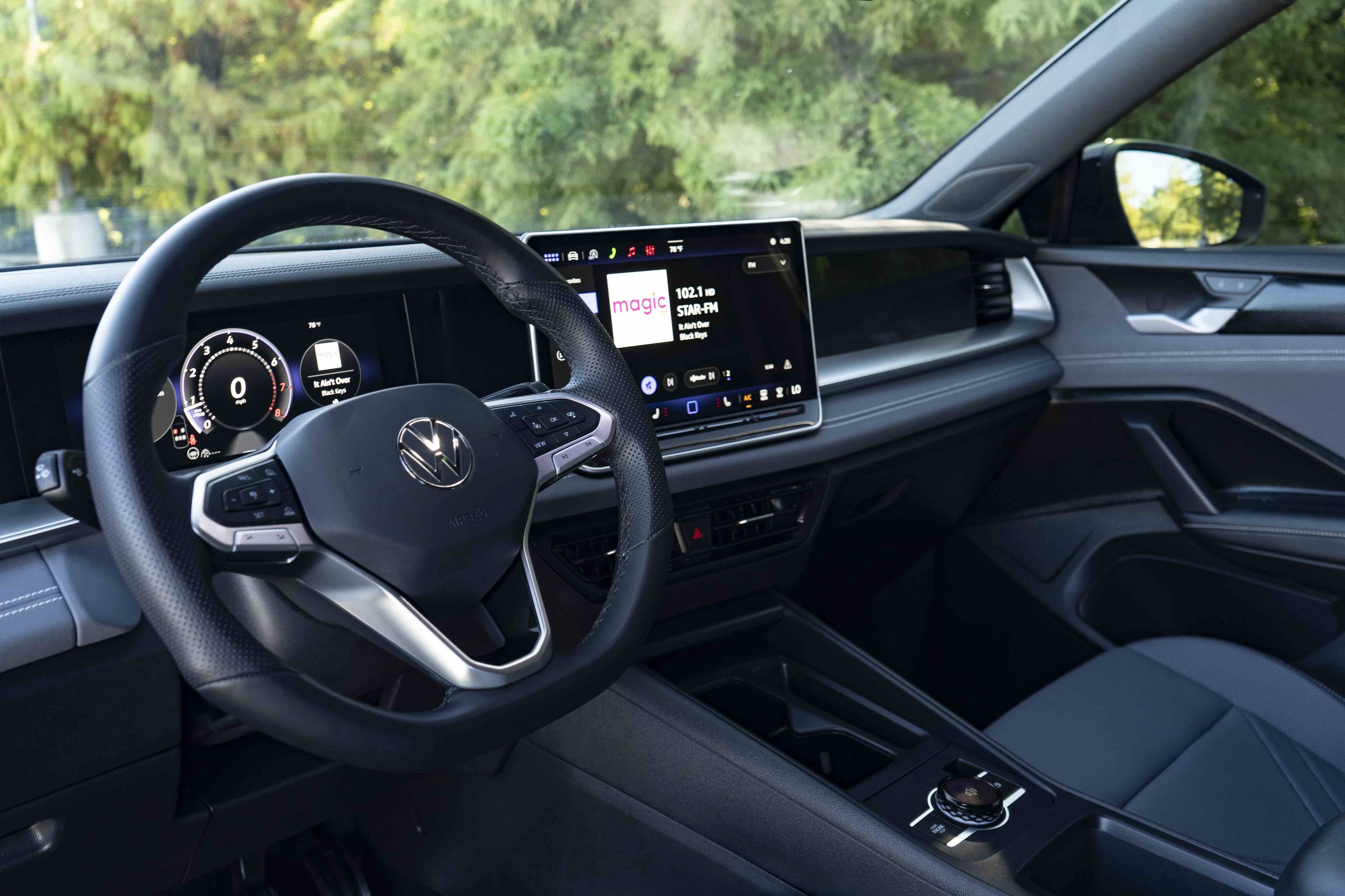 Certified 2026 Volkswagen Tiguan SE R-Line FWD image 15
