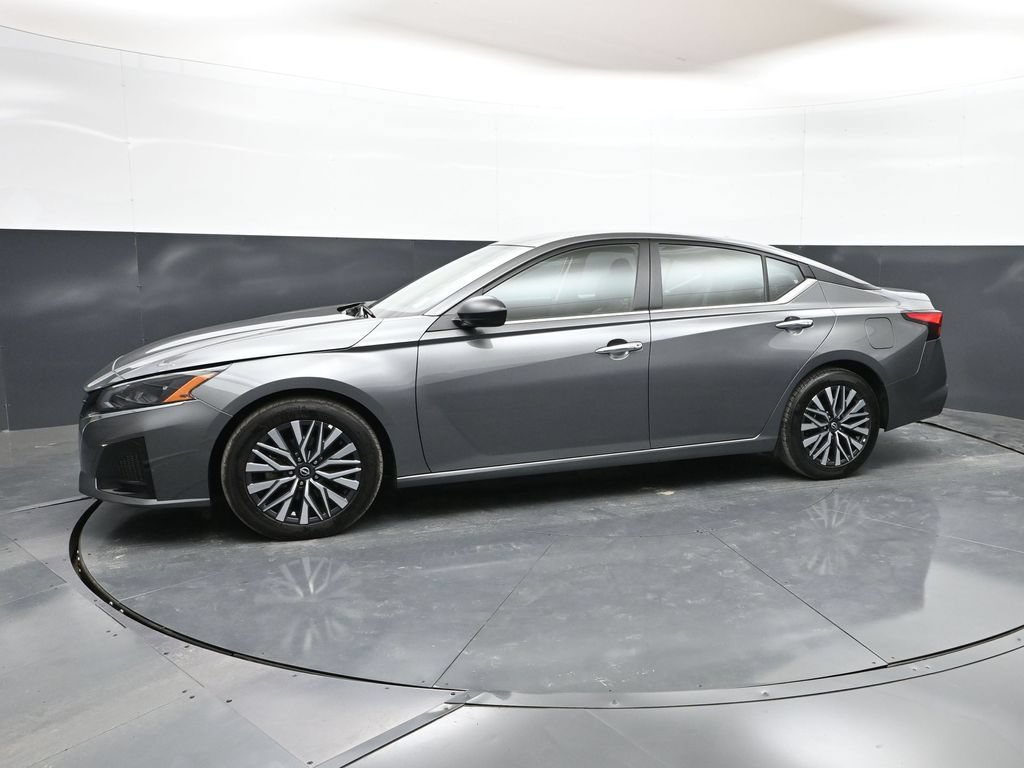 Used 2025 Nissan Altima 2.5 SV FWD image 23