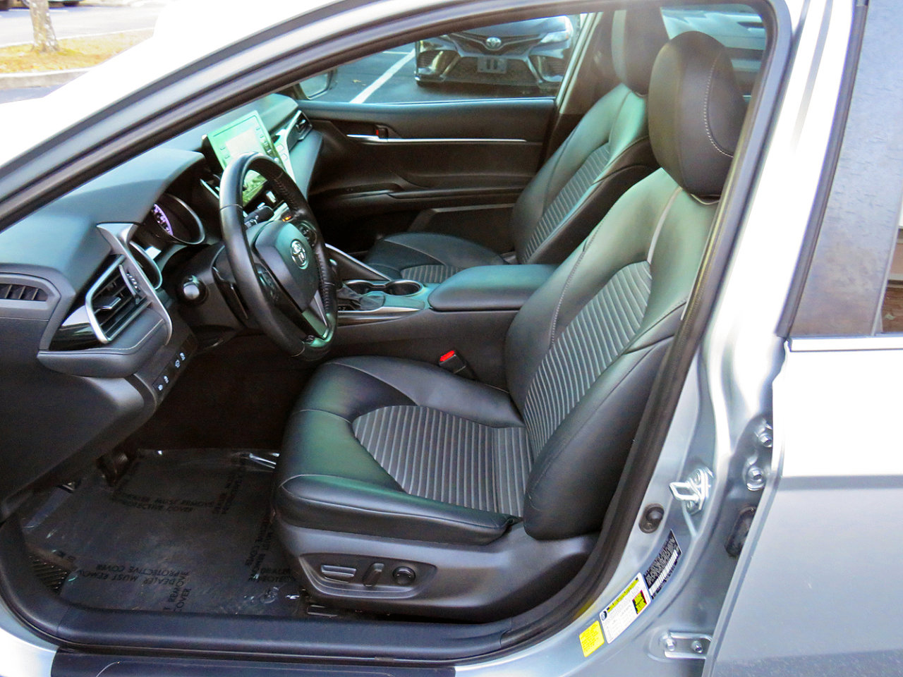 Used 2021 Toyota Camry SE w/ Carpet Mat Package (TMS) image 11