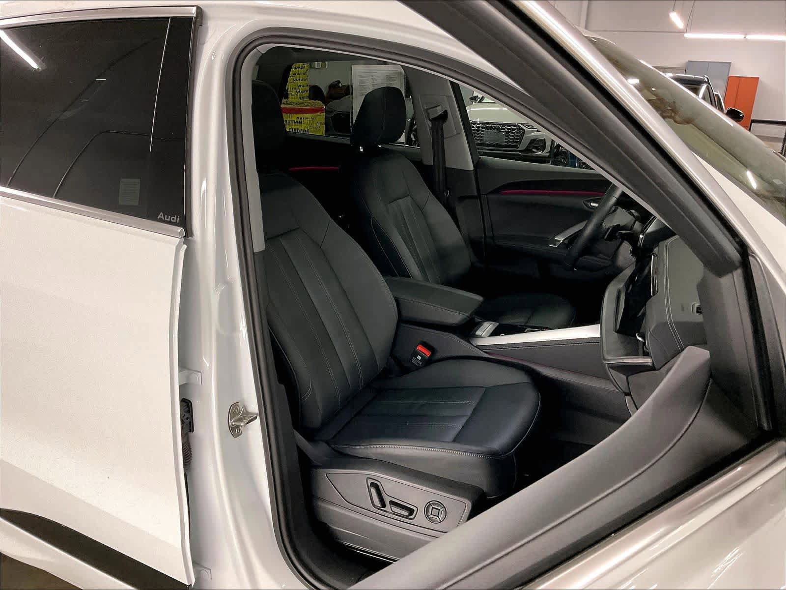 Certified 2025 Audi Q5 Premium w/ Convenience Package image 9