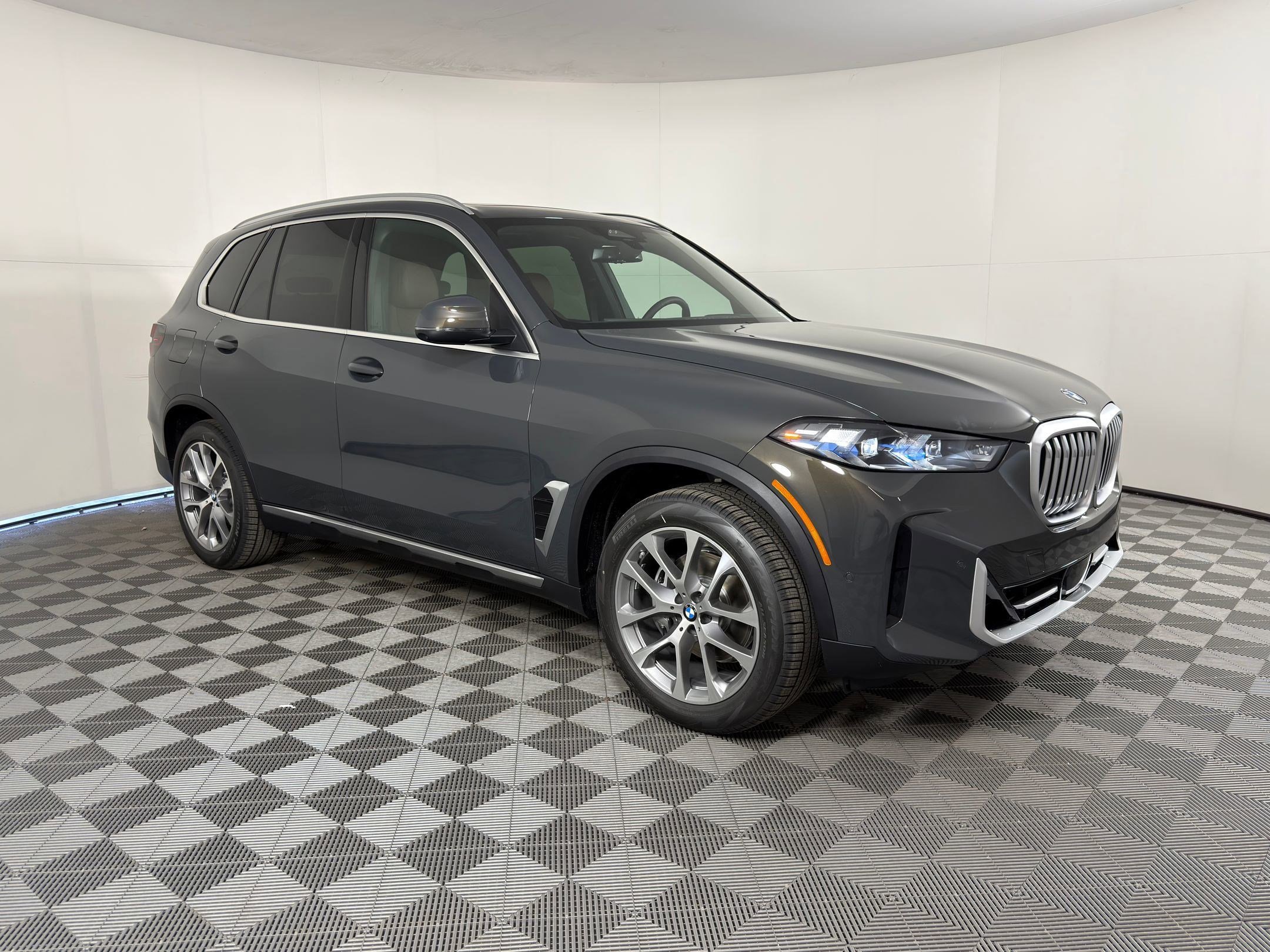 Used 2026 BMW X5 sDrive40i w/ Premium Package RWD image 6