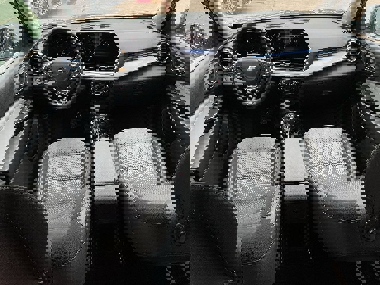 Used 2025 Chevrolet Trax LT w/ LT Convenience Package image 19