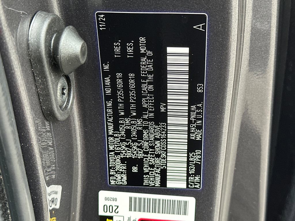 Used 2025 Toyota Sienna Platinum AWD/4WD image 39