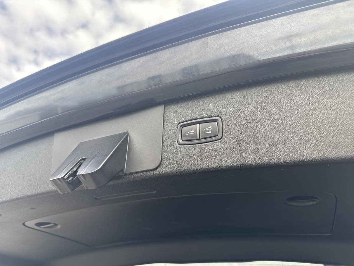 Used 2020 Porsche Cayenne S image 21