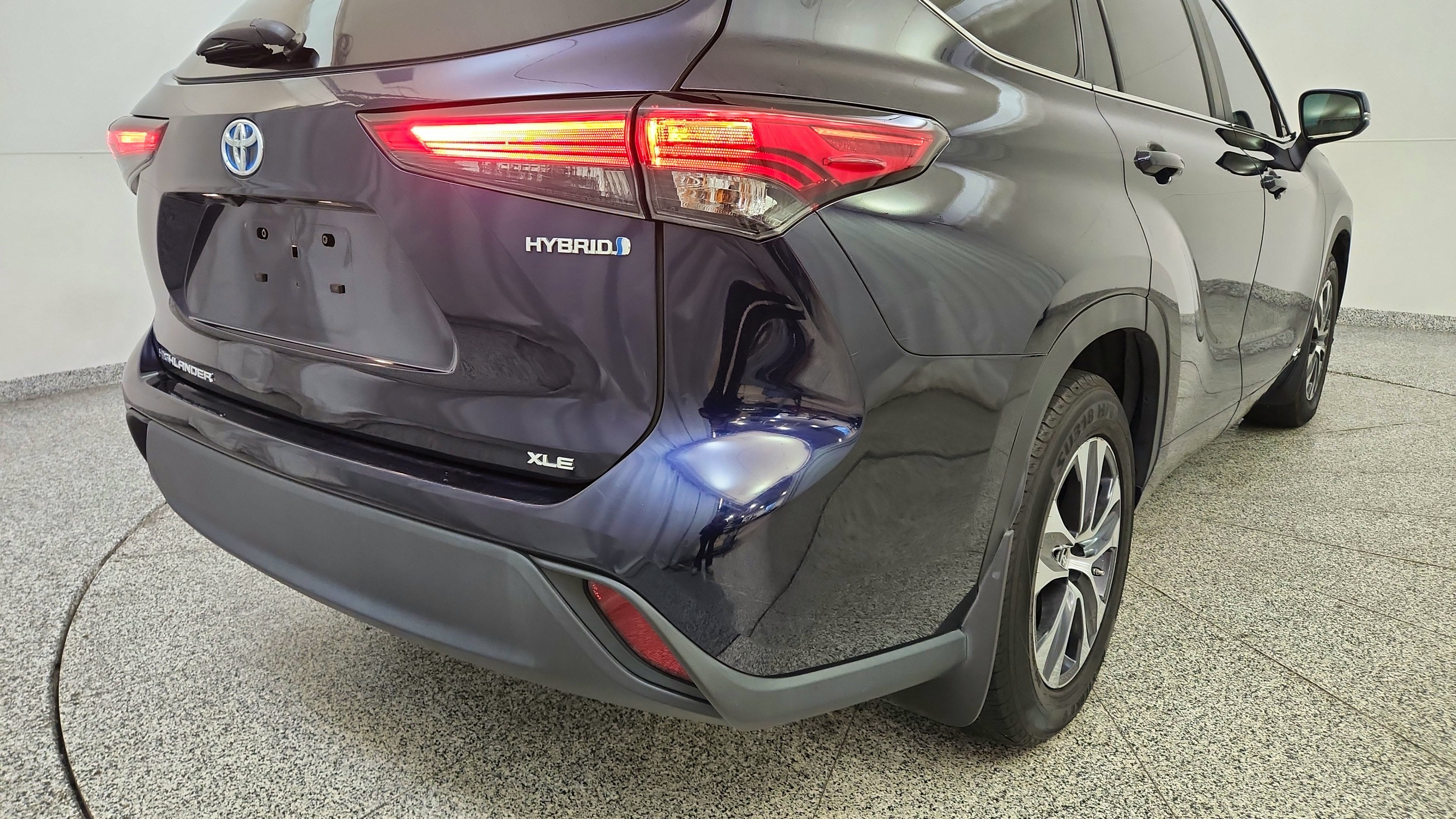 Used 2023 Toyota Highlander XLE AWD/4WD image 28