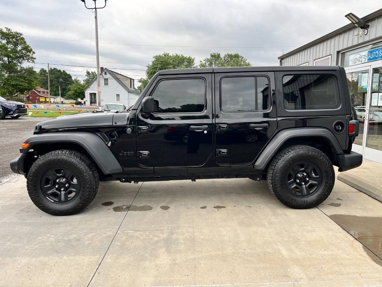 Used 2024 Jeep Wrangler Unlimited Sport AWD/4WD image 4