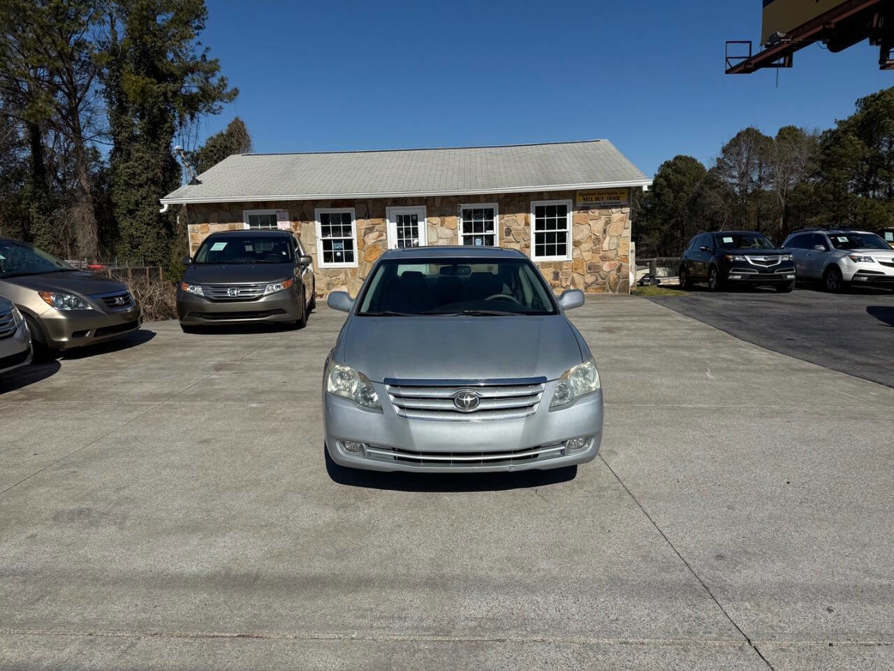 Used 2006 Toyota Avalon XLS image 2